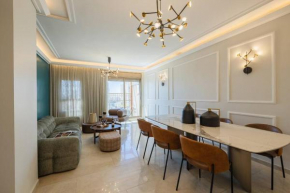 City Lights 4 BR Stunning Apart
